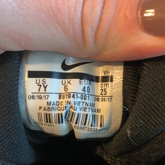 Basketball shoes - Picture 4 of 4